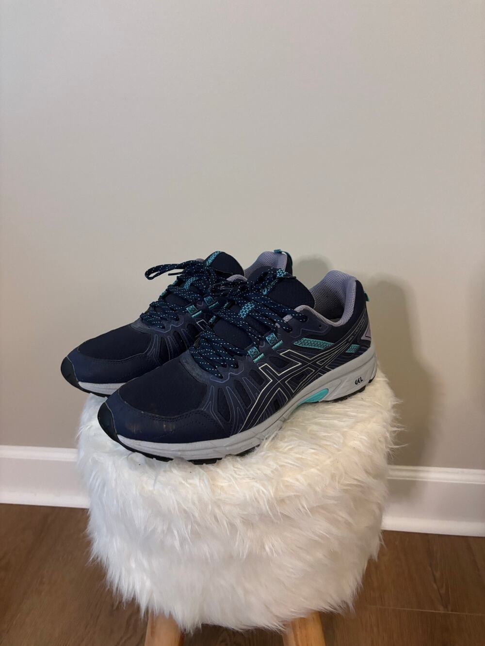 ASICS GEL-VENTURE 7 women's trail running shoe in size 10